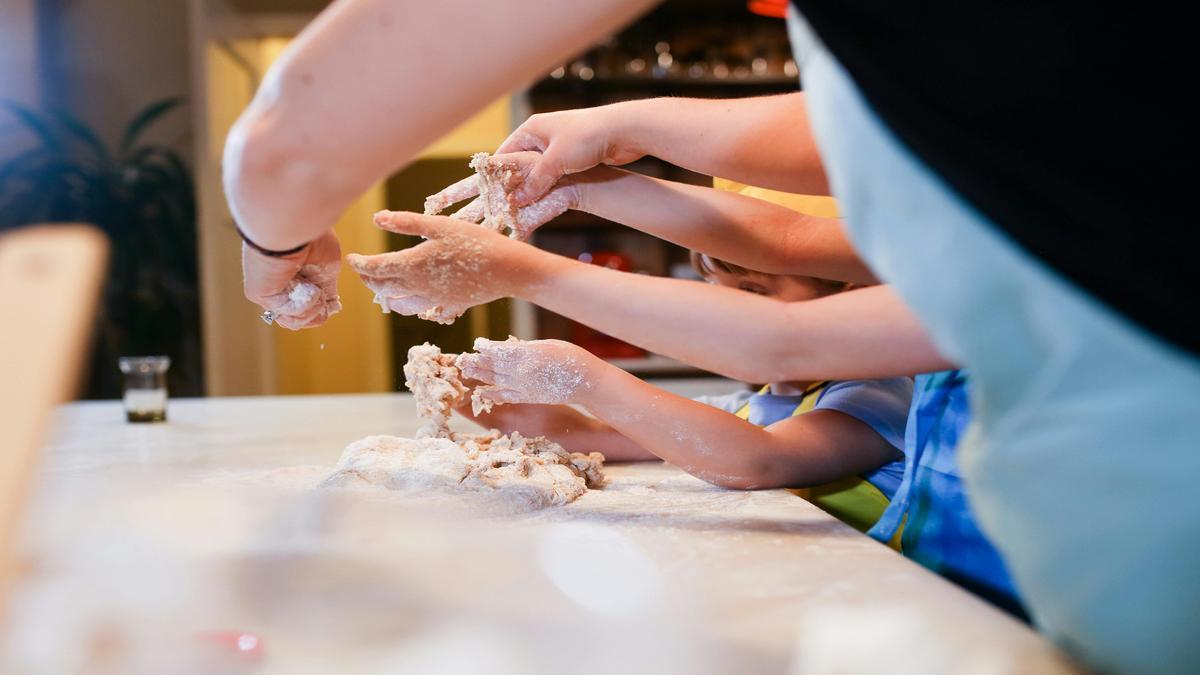 Suggerimenti per cucinare con bambini piccoli