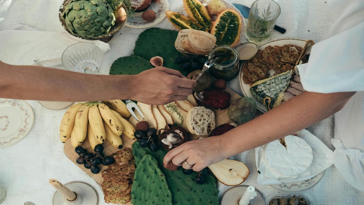 Tecniche per preparare il cibo per picnic all’aperto