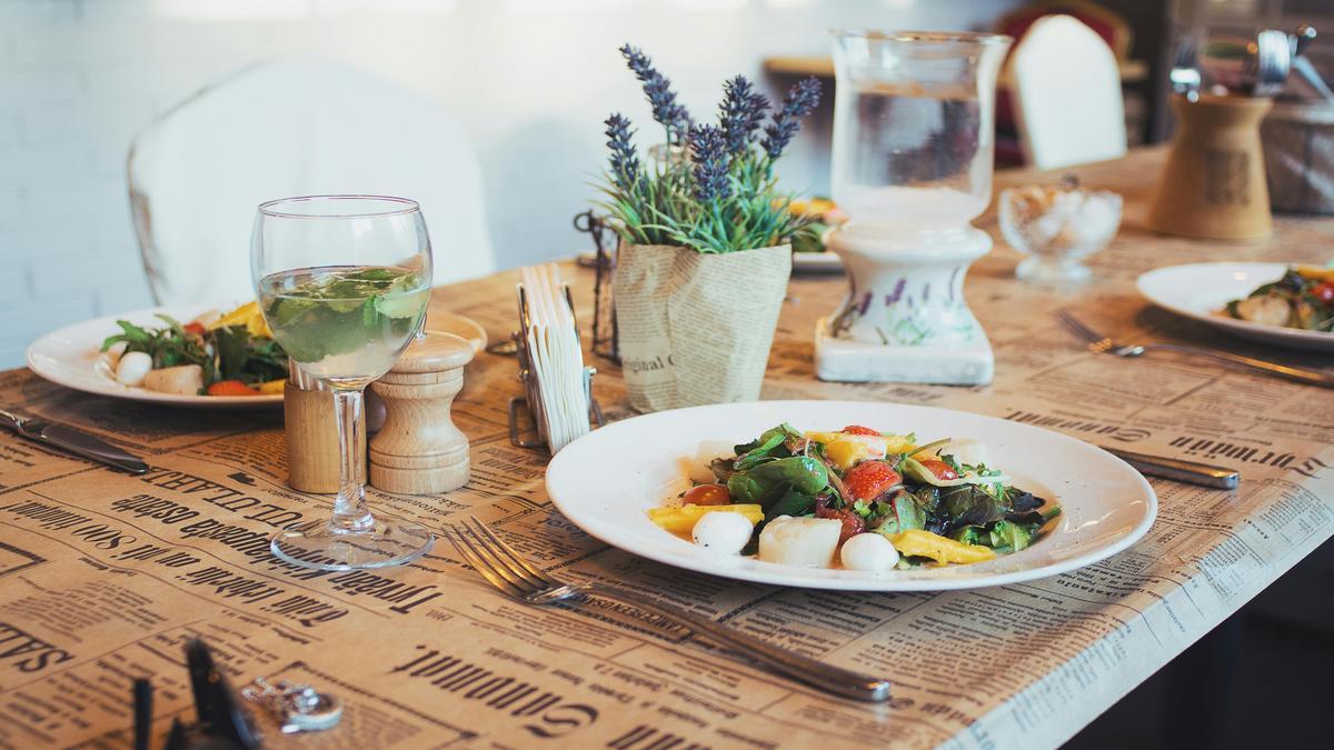 Metodi per abbellire la sala da pranzo con centrotavola faidate in occasioni speciali